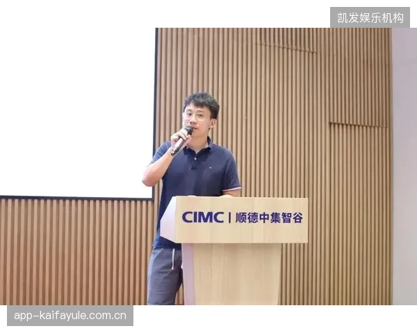 在缺乏长期运营规划和配套金融支持的情况下，新建体育场馆往往成为地方政府沉重的财政负担